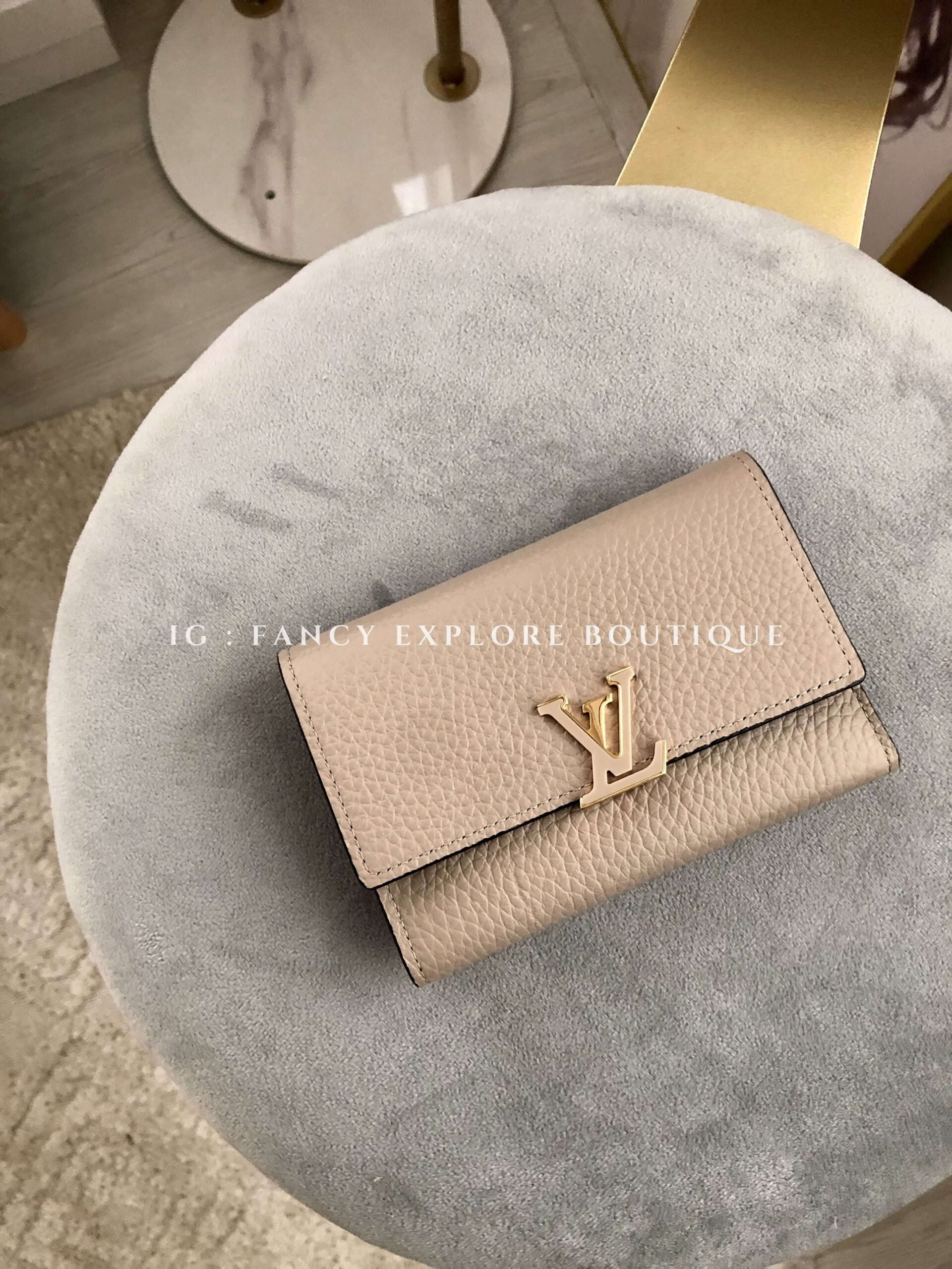 Louis Vuitton CAPUCINES WALLET with coin purse Women's M61249 PEBBLE