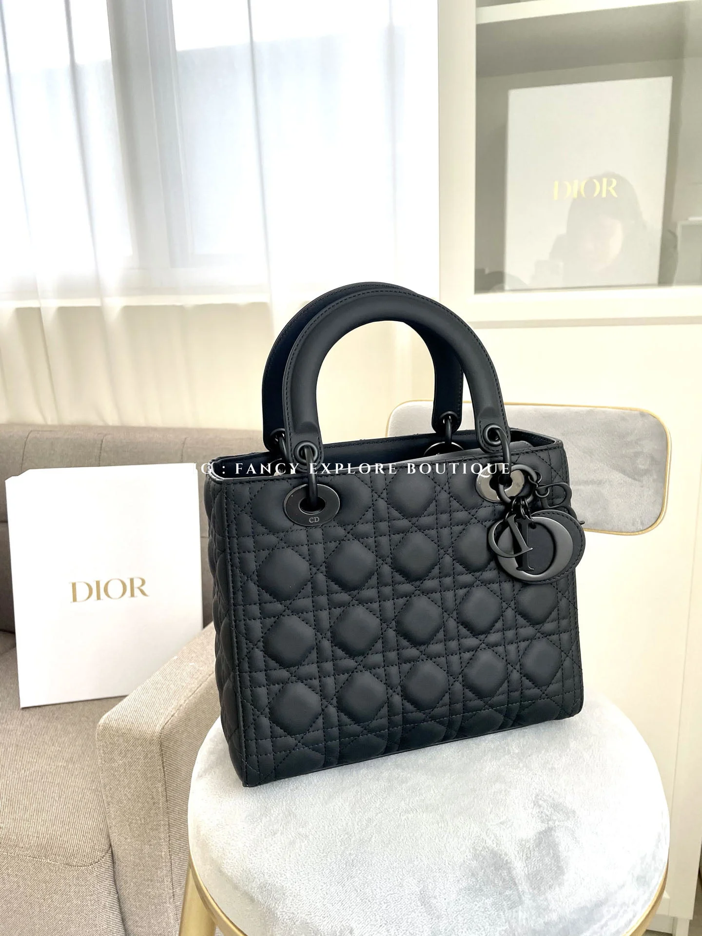 ▻DIOR 中碼LADY DIOR 手袋黑色超啞光Cannage 藤格紋圖案小牛皮 ▻DIOR 中碼LADY DIOR 手袋黑色超啞光Cannage 藤格紋圖案小牛皮
