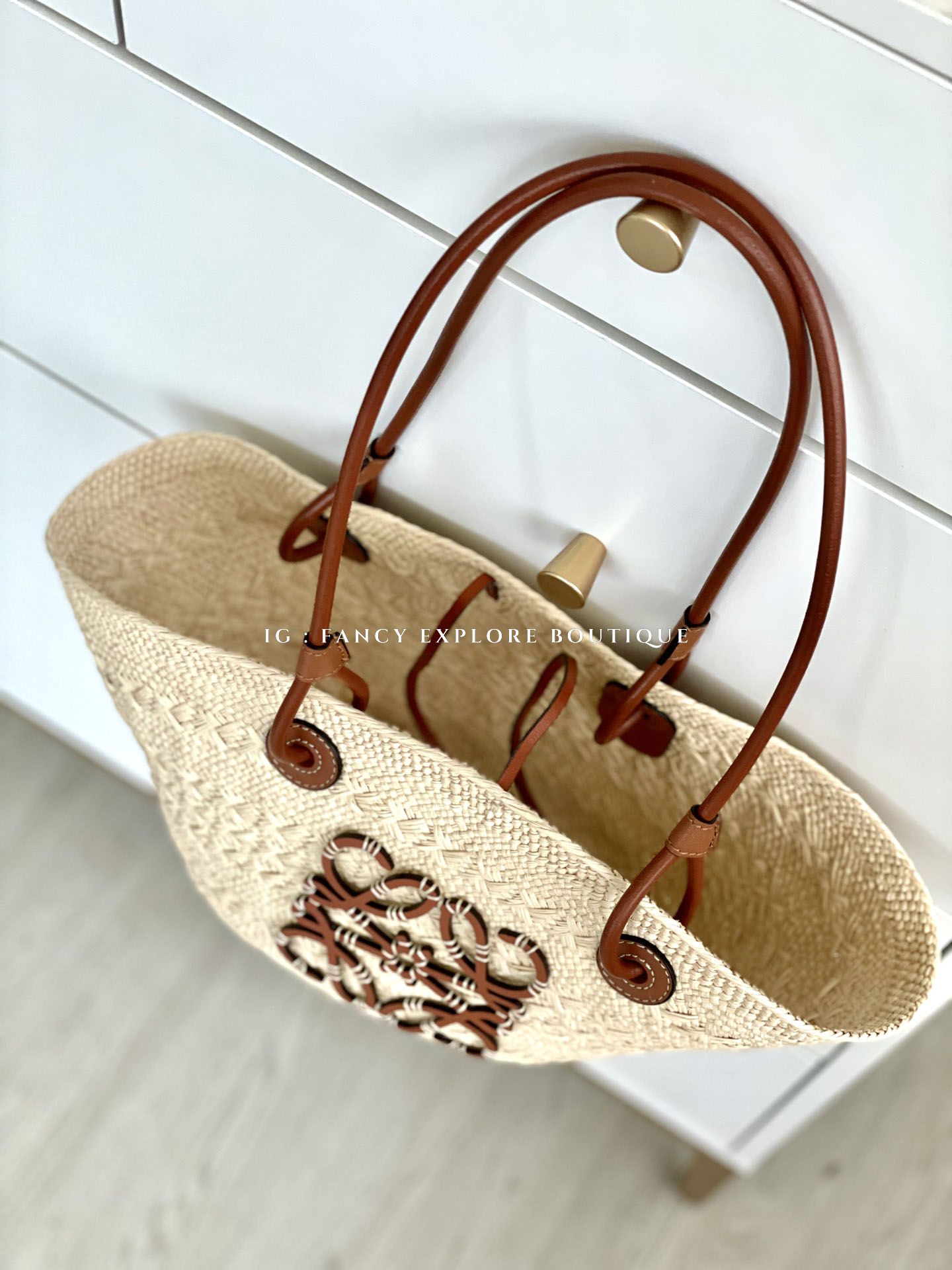 LOEWE SMALL ANAGRAM BASKET IN IRACA PALM AND CALFSKIN 竹籃包 