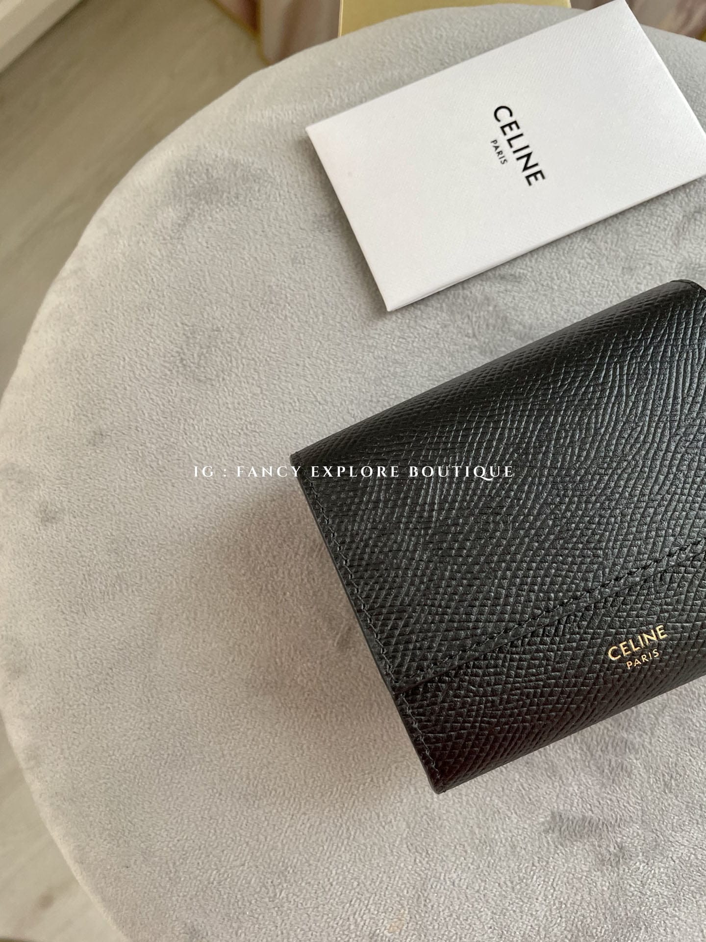 CELINE顆粒小牛皮三折短夾-黑