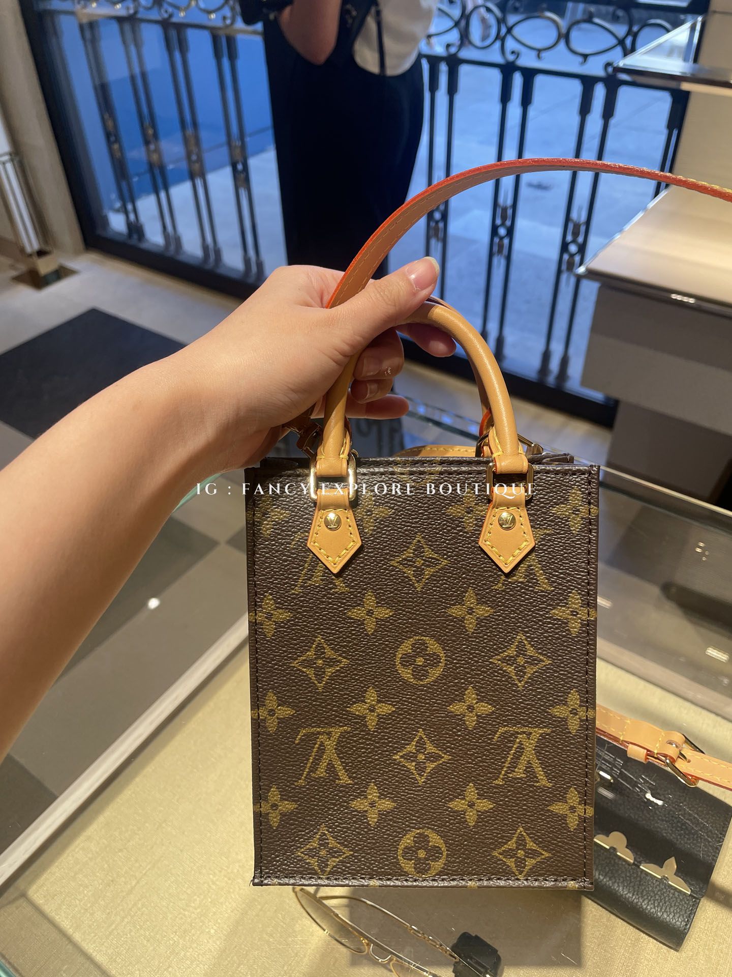 Louis Vuitton PETIT SAC PLAT Shoulder Bags (M81295)